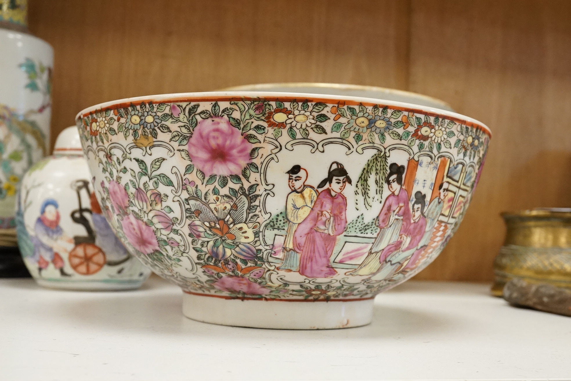 A Chinese famille rose porcelain jardiniere, and three other items, jardiniere 27cm diameter.